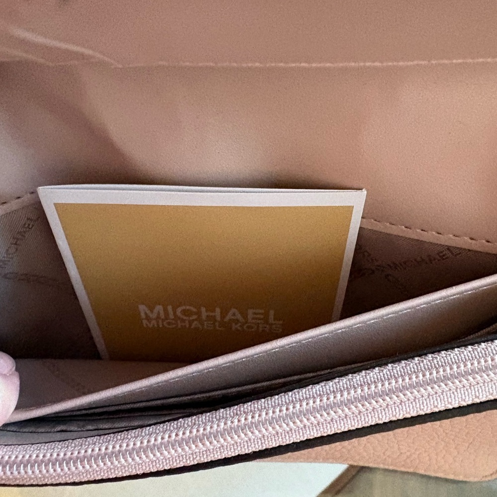 🩷🩷MICHAEL KORS JET SET LEATHER CHARL SMART PHONE CROSSBODY BAG IN SOFT PINK!🩷🩷 - Picture 7 of 10